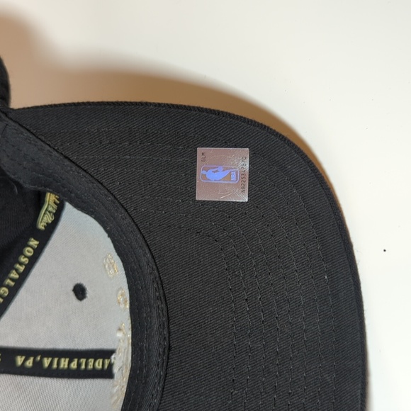 Mitchell and Ness Toronto Raptors 2019 Champions - Picture 4 of 6